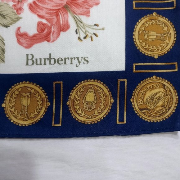💎✨ Vintage Burberry Square Scarf - Picture 3 of 4